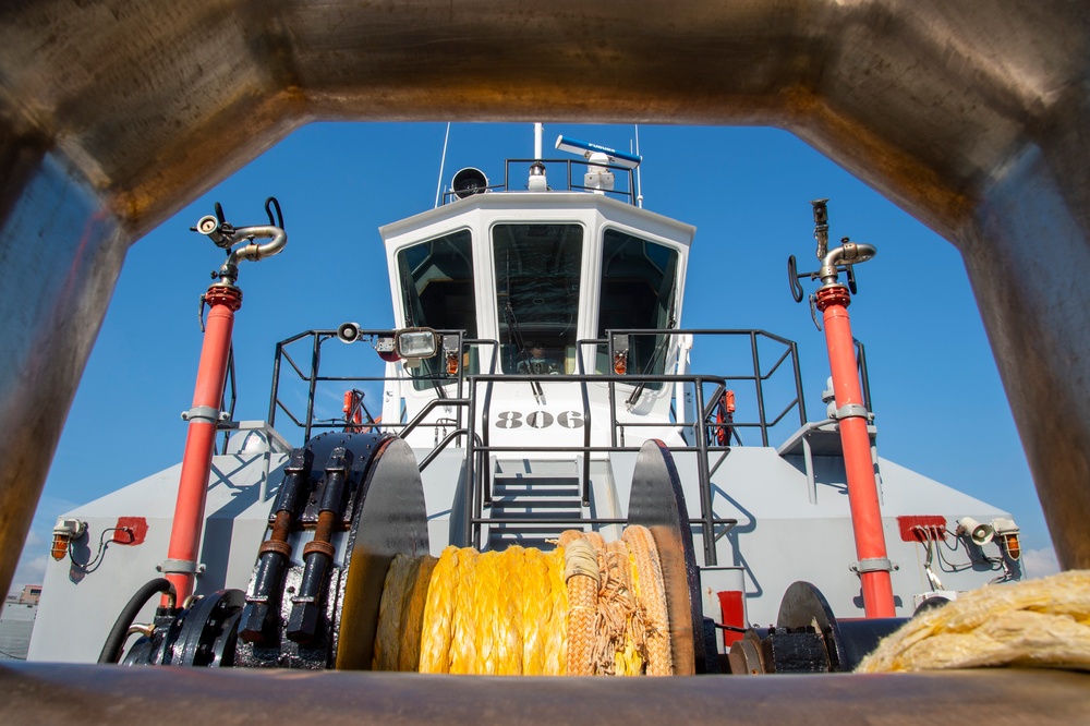 CFAY port operations department assists USS Chancellorsville (CG 62) during underway period