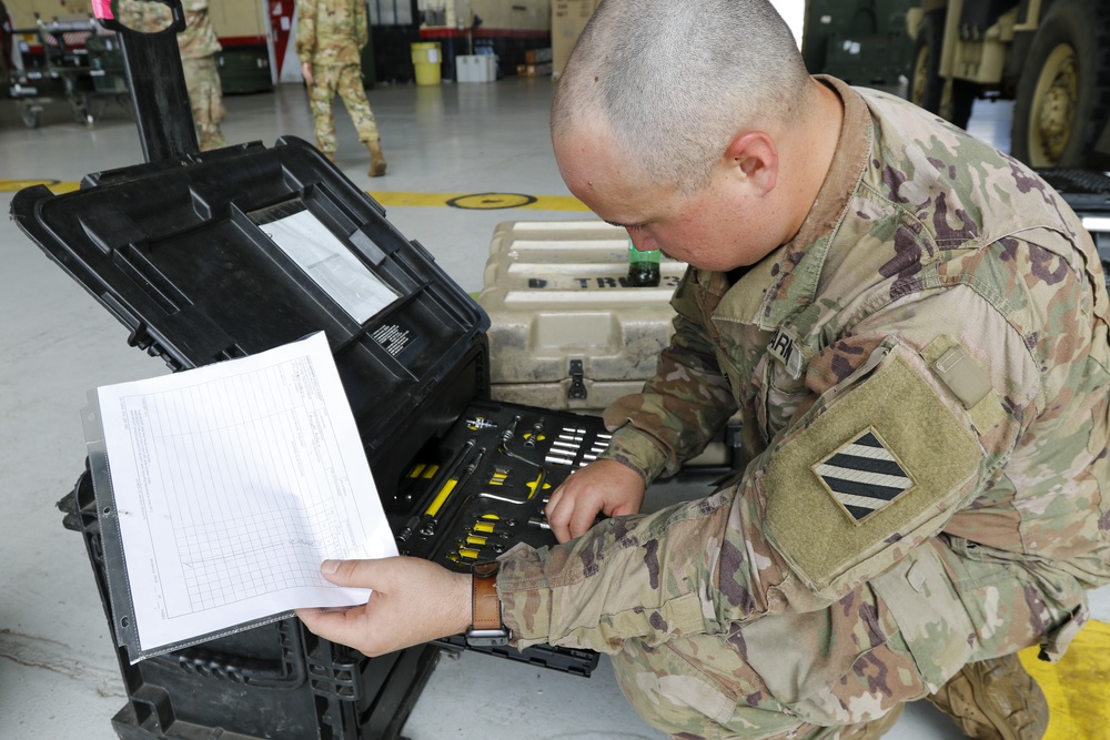 Marne Air Soldiers conduct downed aircraft recovery training.