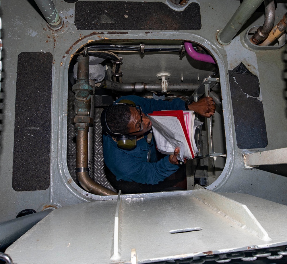 USS Billings Sailor Responds to a Simulated Engineering Casualty