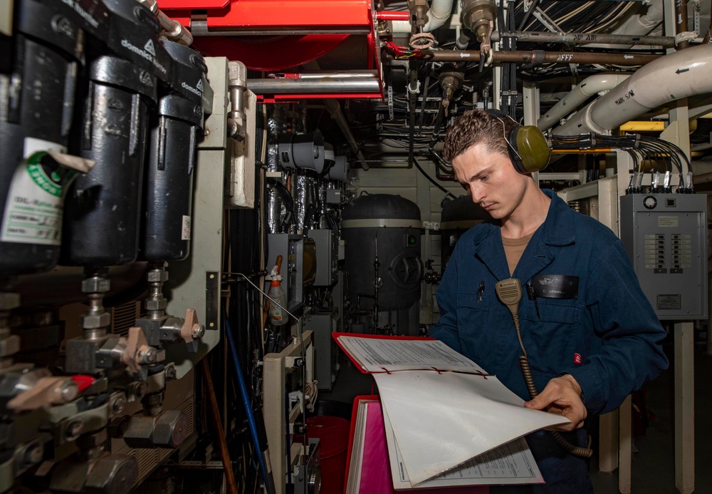 USS Billings Sailor Responds to a Simulated Engineering Casualty