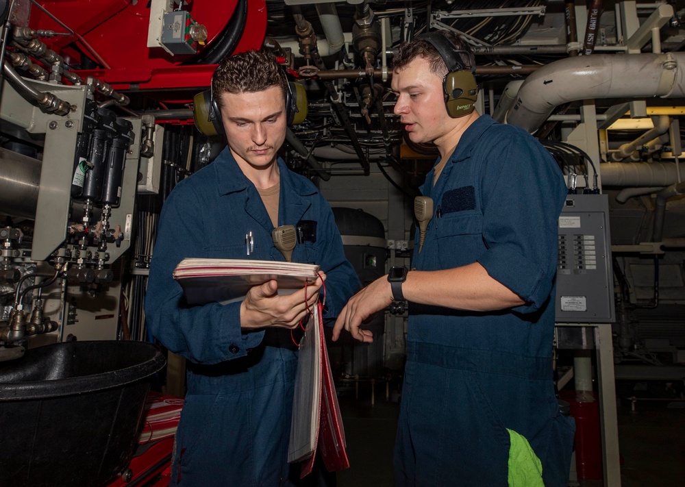 USS Billings Sailors Respond to a Simulated Engineering Casualty