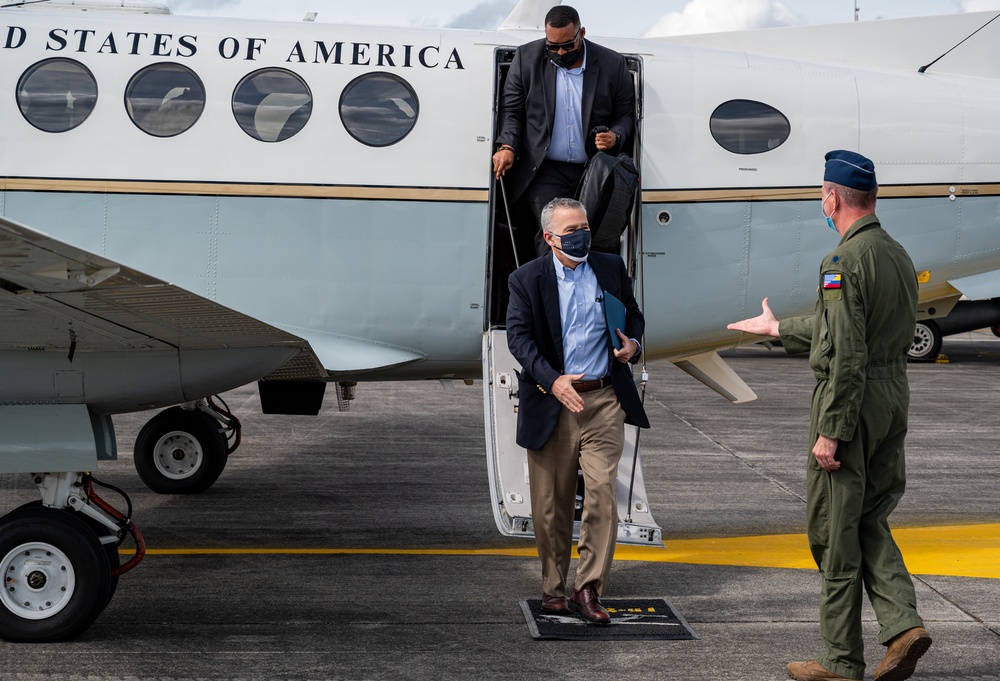 Relampago VI team welcomes Ambassador Goldberg