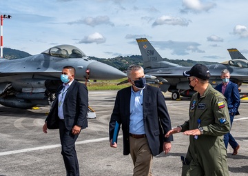 Relampago VI team welcomes Ambassador Goldberg