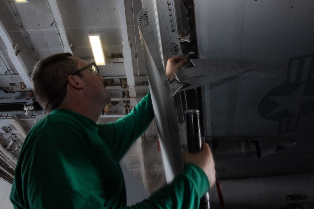 USS Ronald Reagan (CVN 76) Hangar Bay