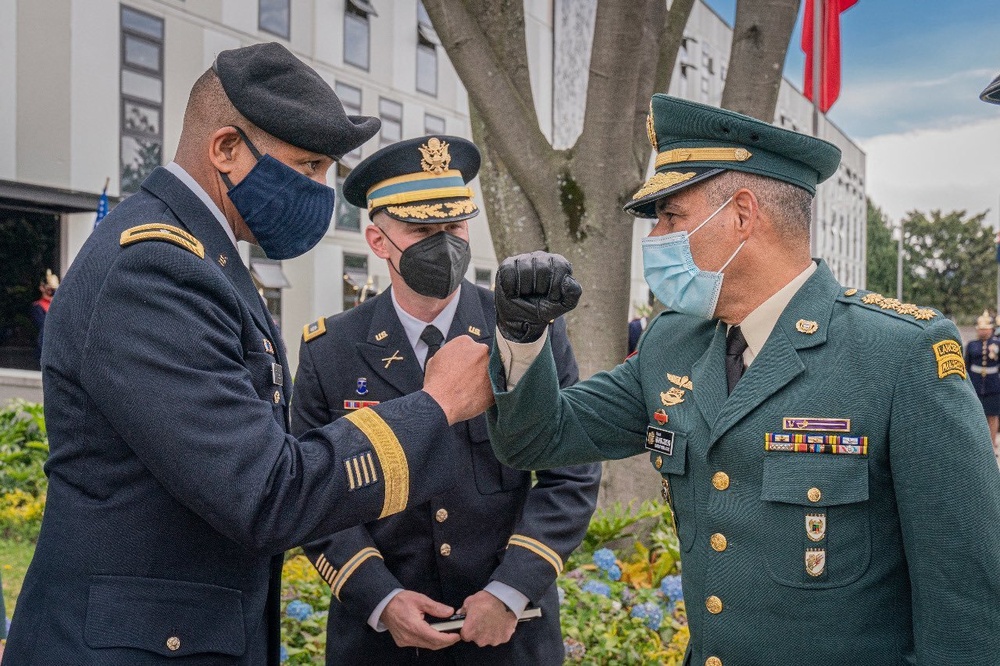 Commanding generals from U.S. Army South and Colombian Army meet in Bogotá