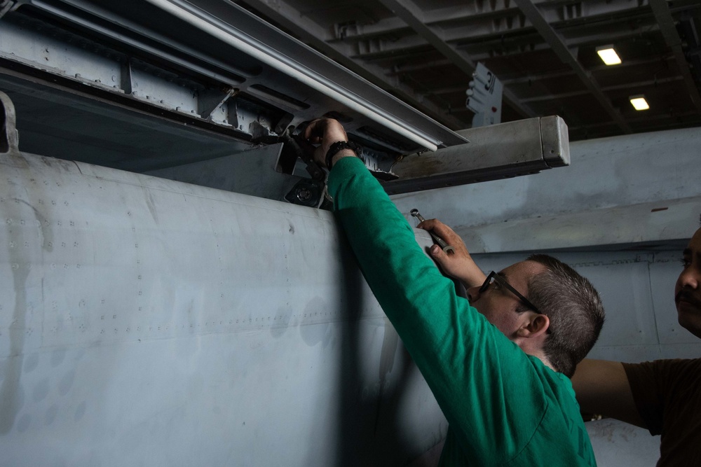 USS Ronald Reagan (CVN 76) Hangar Bay