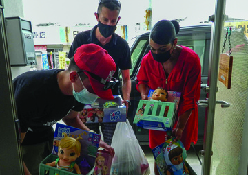 Big smiles are all that matters: III MEB Marines and sailors donate toys to children with special needs