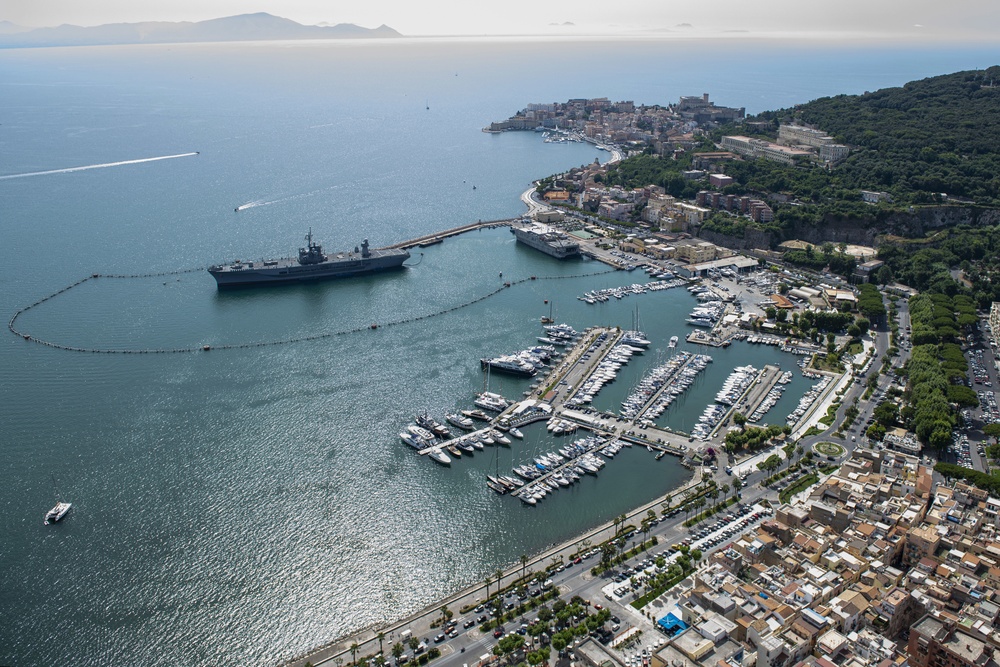 HSC 28 Conducts Flight Operations With USS Mt. Whitney at NSA Naples, Detachment Gaeta