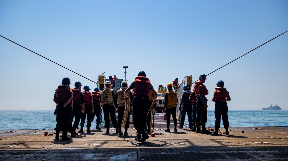24th MEU Hits the Beach