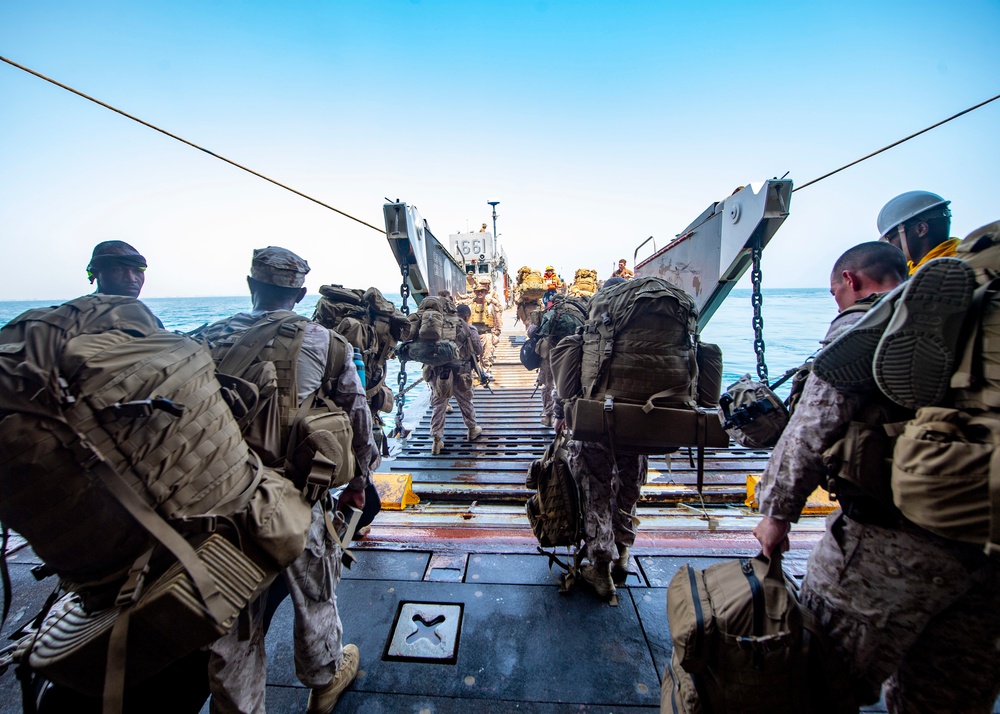 24th MEU Hits the Beach