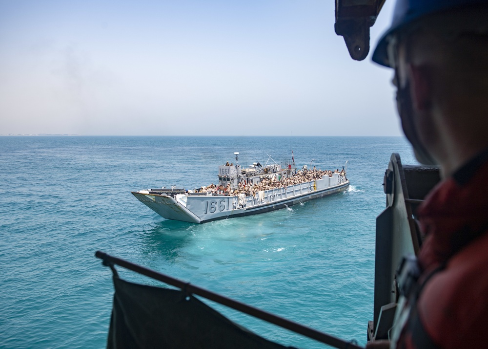 24th MEU Hits the Beach