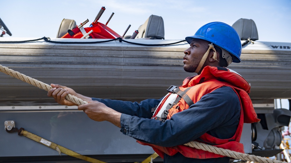 Carter Hall Conducts VBSS Training