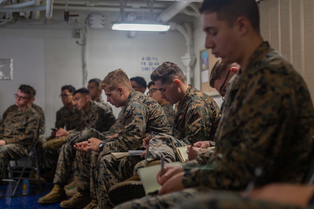 U.S. Navy Corpsmen Instruct a Combat Life Saver Class