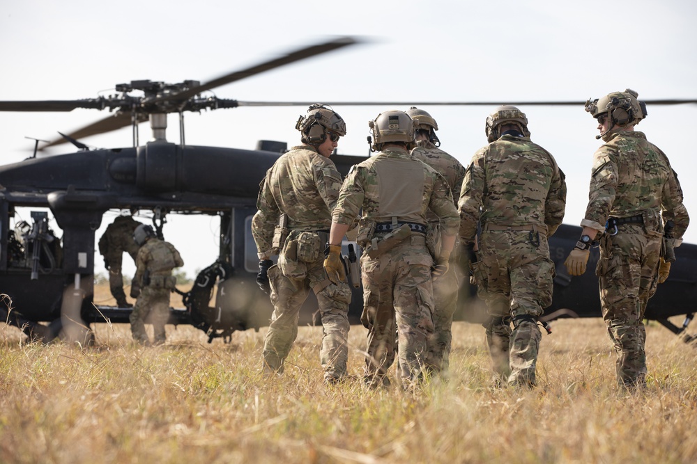 Talisman Sabre 21: US, Australian forces conduct bilateral fast rope training