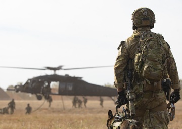 Talisman Sabre 21: US, Australian forces conduct bilateral fast rope training