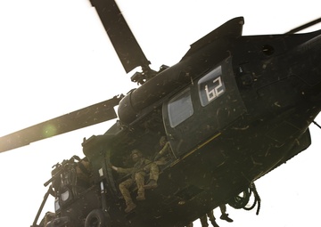 Talisman Sabre 21: US, Australian forces conduct bilateral fast rope training