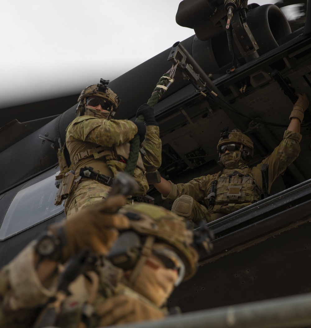 Talisman Sabre 21: US, Australian forces conduct bilateral fast rope training