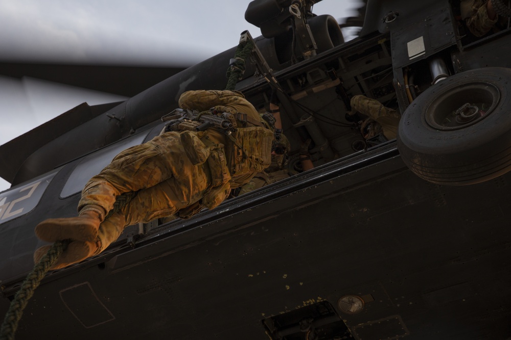 Talisman Sabre 21: US, Australian forces conduct bilateral fast rope training