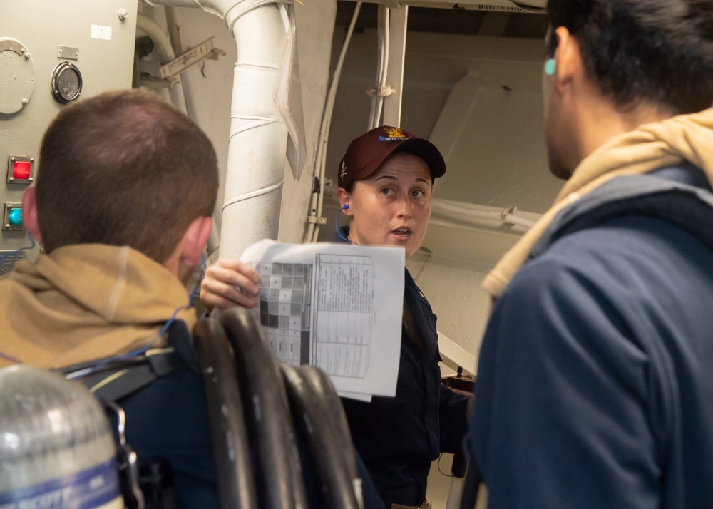 USS Kidd Conducts Firefighting Training