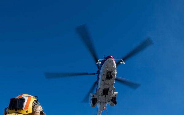USS Germantown vertical Replenishment