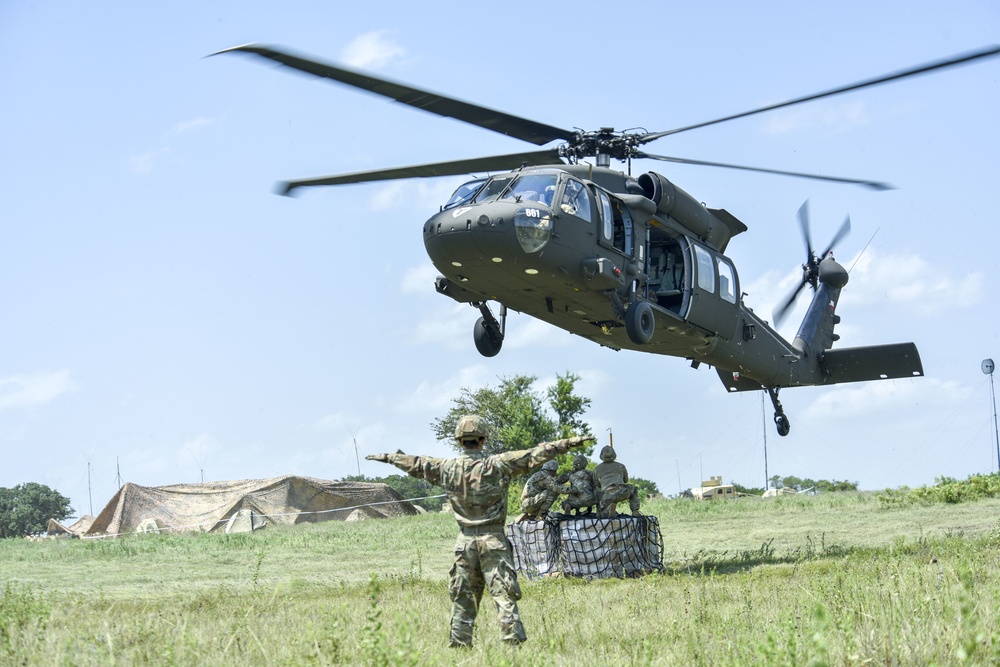 Tenn. Guardsmen partner with Texas National Guard and conduct sling load operation