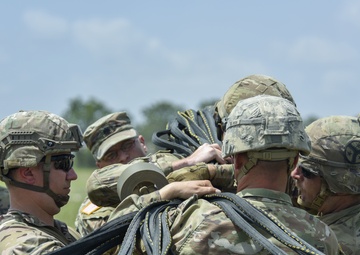 Tenn. Guardsmen partner with Texas National Guard and conduct sling load operation