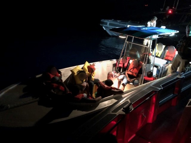 Coast Guard transfers 19 migrants to Bahamas