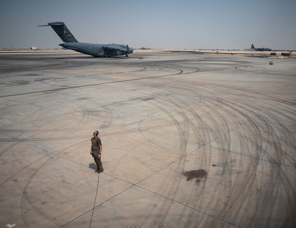 816th Expeditionary Airlift Squadron Moves Cargo in Support of Combined Joint Task Force-Operation Inherent Resolve