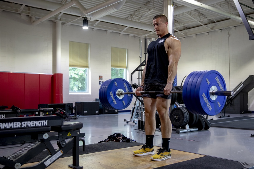 Edwardsville resident sets national deadlifting record