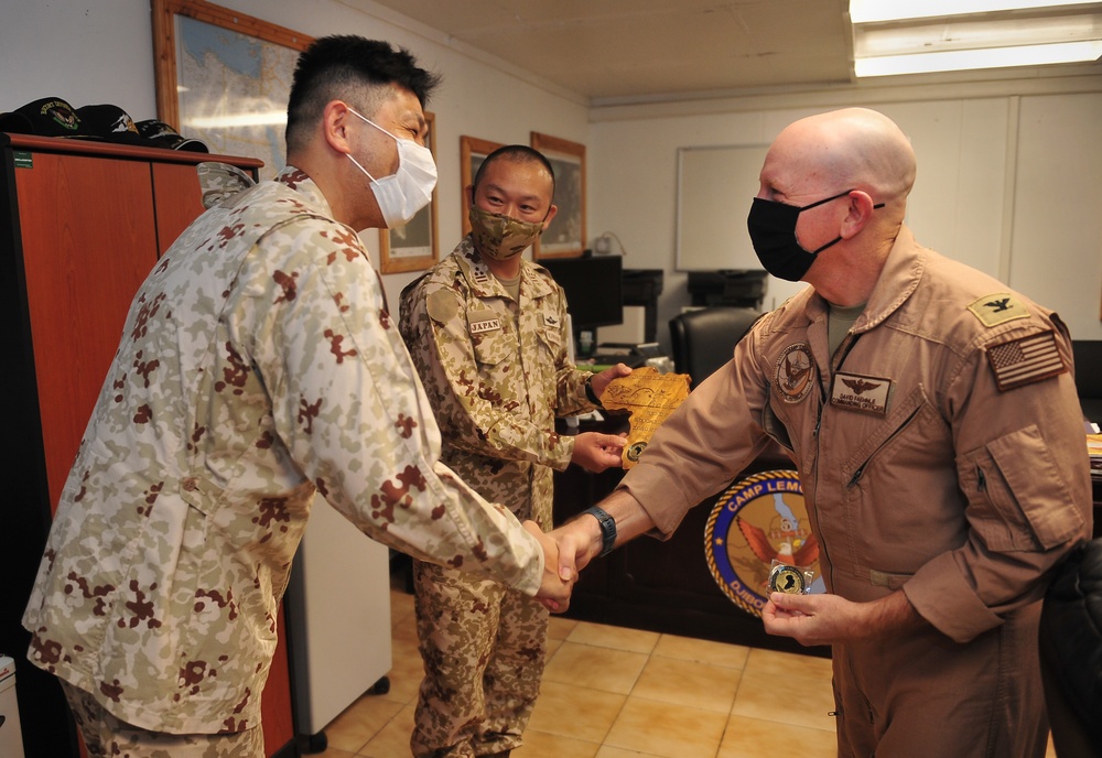 US and Japanese Djibouti base commanders meet