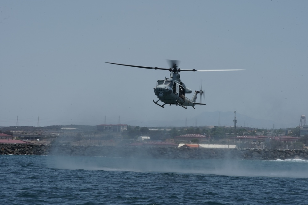 11th MEU Recon Marines conduct helocast training