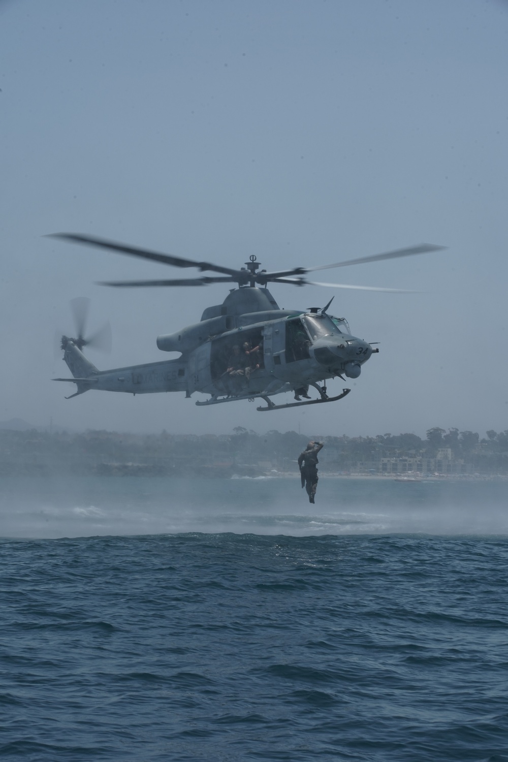 11th MEU Recon Marines conduct helocast training