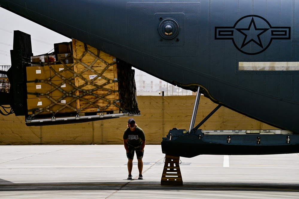 40th EAS tactical airlift across AFCENT