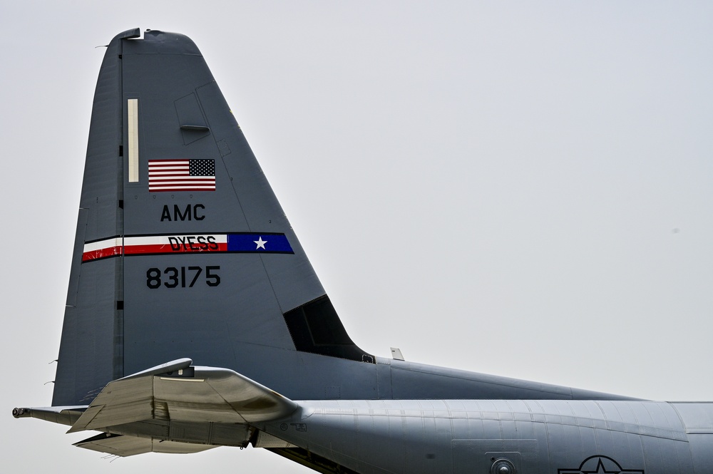 40th EAS tactical airlift across AFCENT