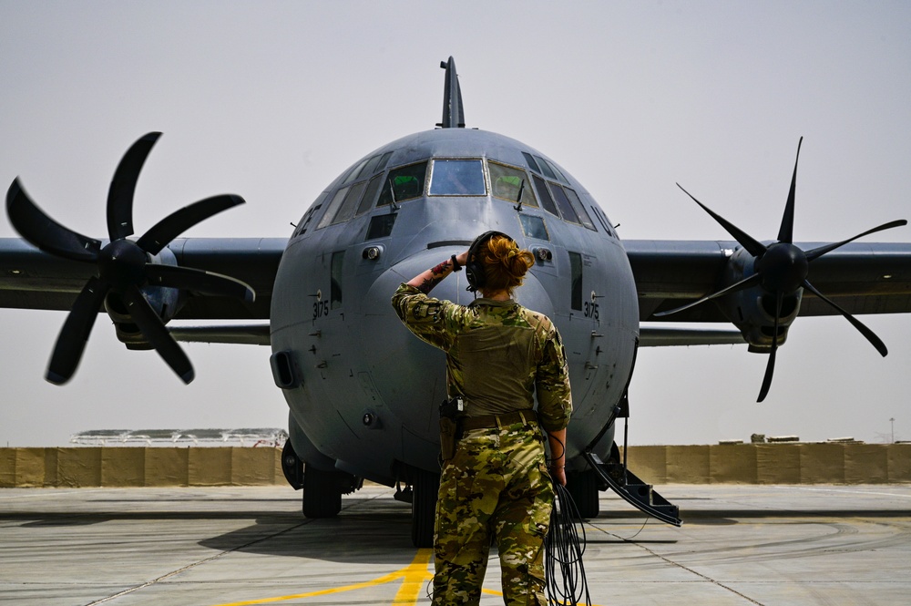 40th EAS tactical airlift across AFCENT