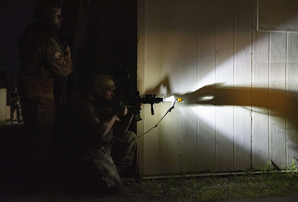 8th SFS Conduct Building Clearing Training