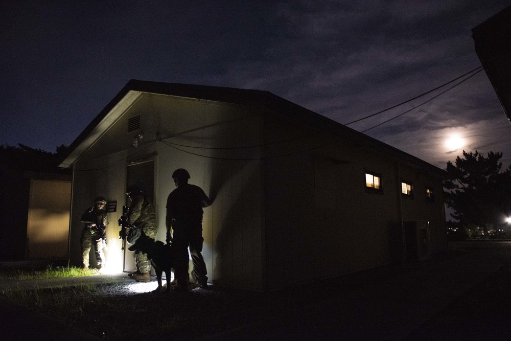 8th SFS Conduct Building Clearing Training