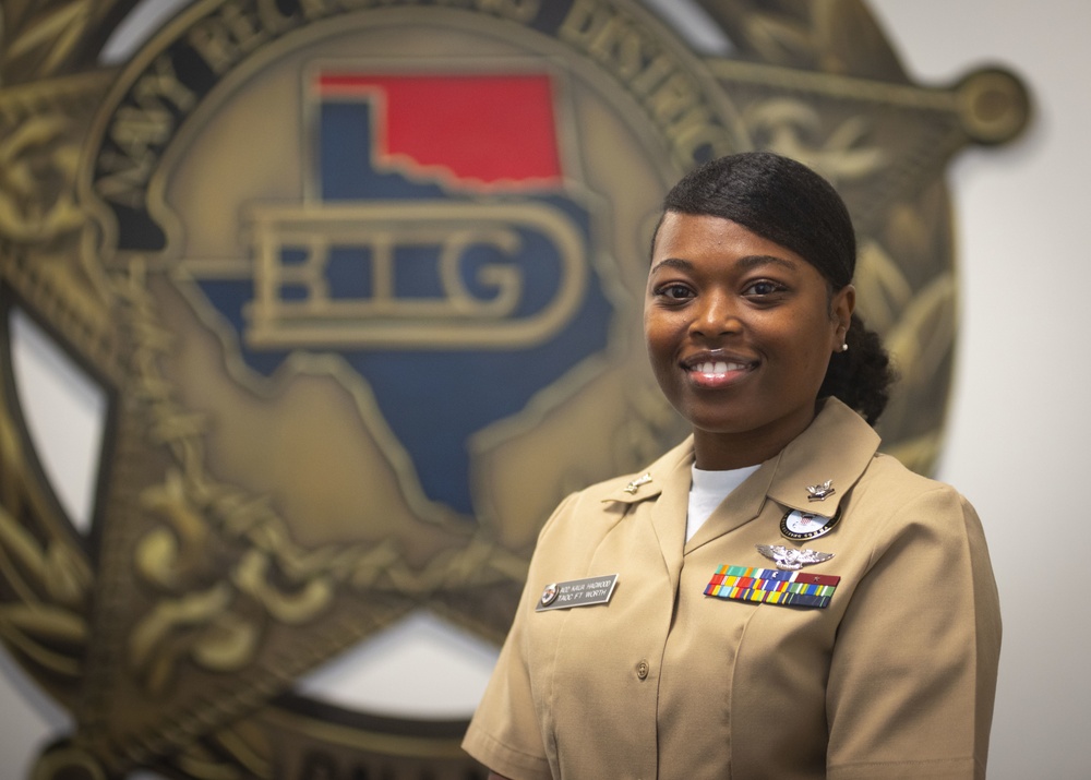MCPON Smith Visits NRD Dallas Recruiters