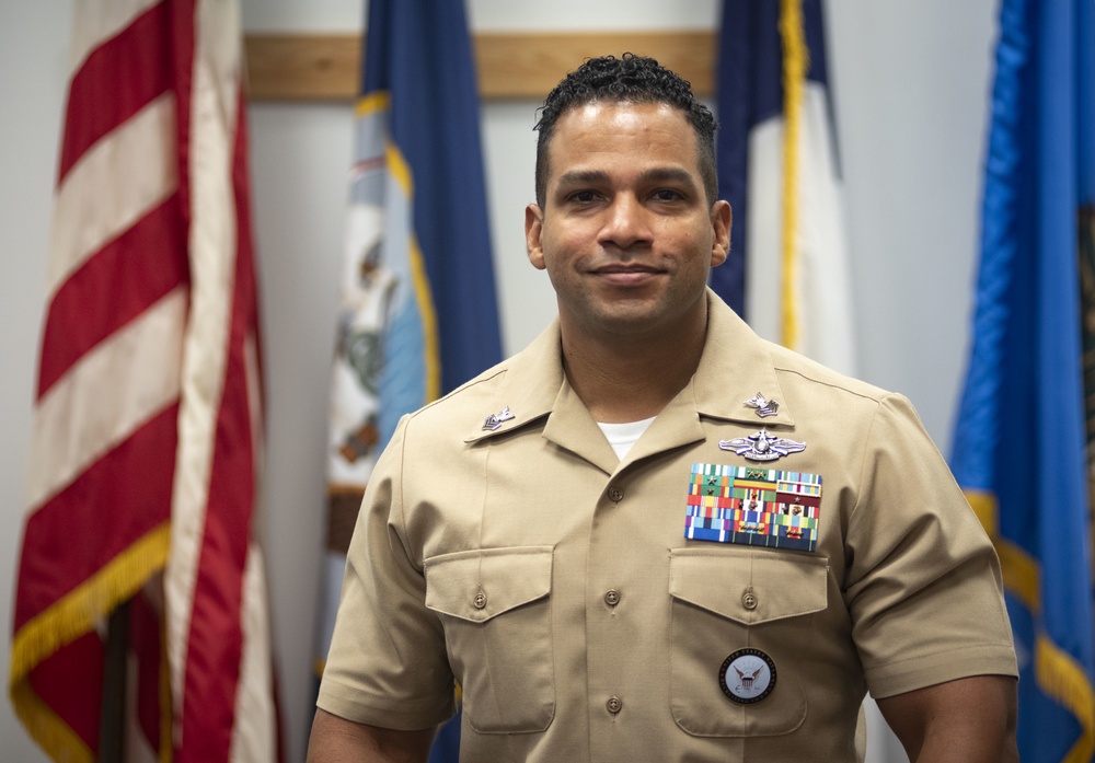MCPON Smith Visits NRD Dallas Recruiters