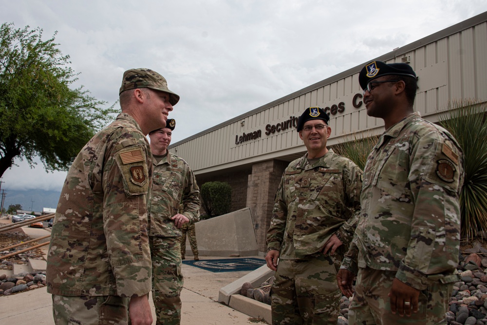 15th Air Force command chief visits DM