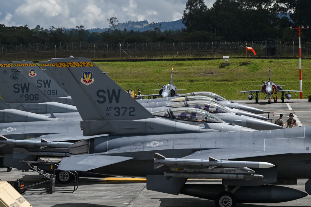 F-16’s takeoff in Colombia