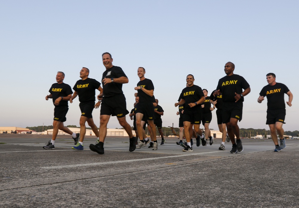 The Commanding General of the 3rd Infantry Division visits Marne Air Soldiers at Hunter Army Airfield.