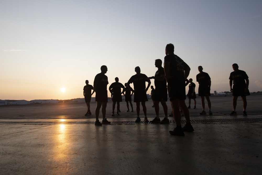 The Commanding General of the 3rd Infantry Division visits Marne Air Soldiers at Hunter Army Airfield.