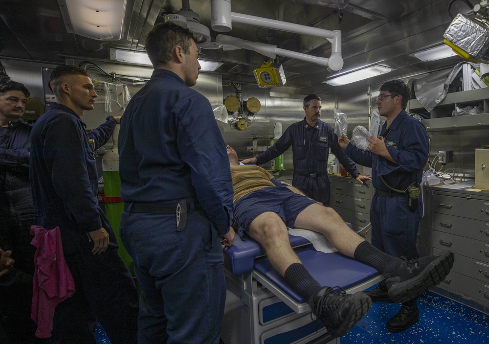 USS Billings Sailor Leads a Medical Emergency Training Team