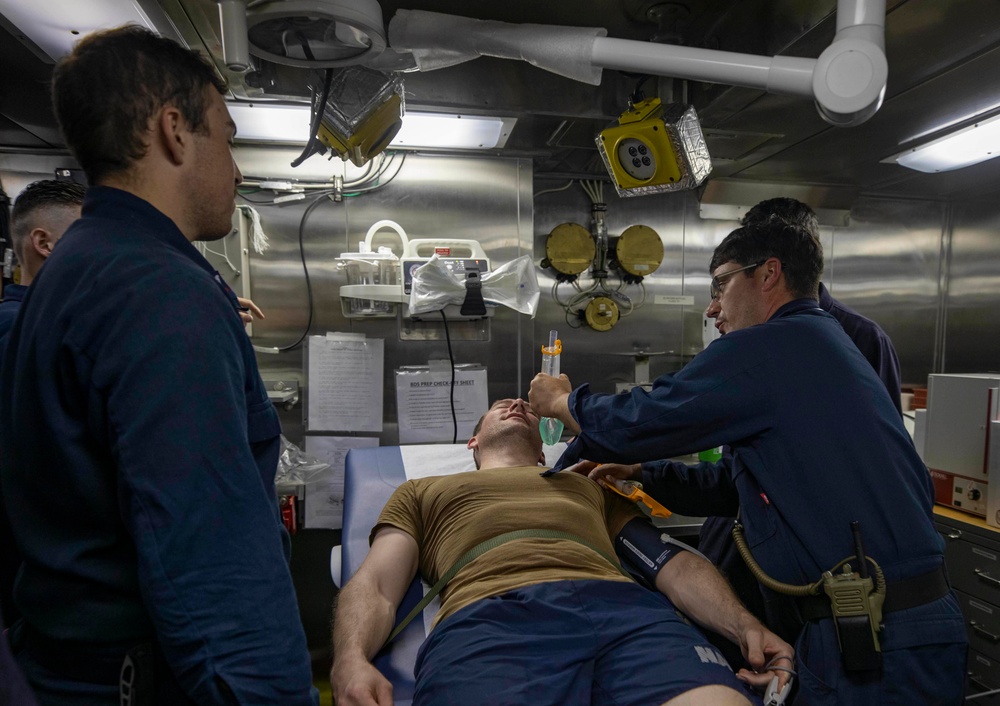 USS Billings Sailor Leads a Medical Emergency Training Team