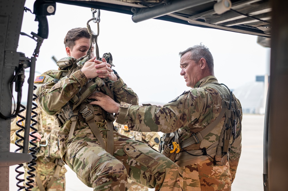 DVIDS - Images - 1-150th Pre-Flight Inspections [Image 4 of 5]