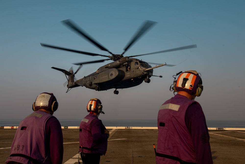 USS Lewis B. Puller Conducts Flight Operations With HM-15