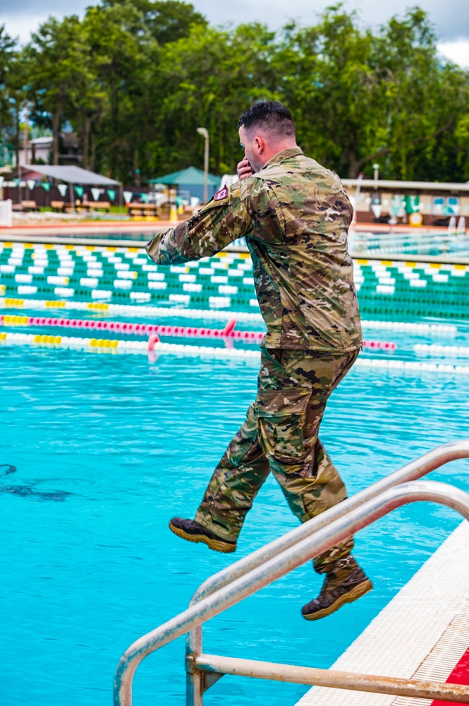 2021 Army Medicine Best Leader Competition Water Survival Lane