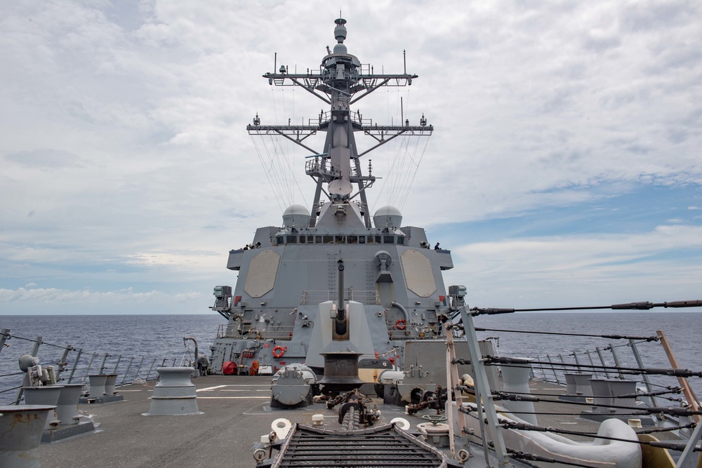 USS Pinckney (DDG 91) is underway in the Pacific Ocean