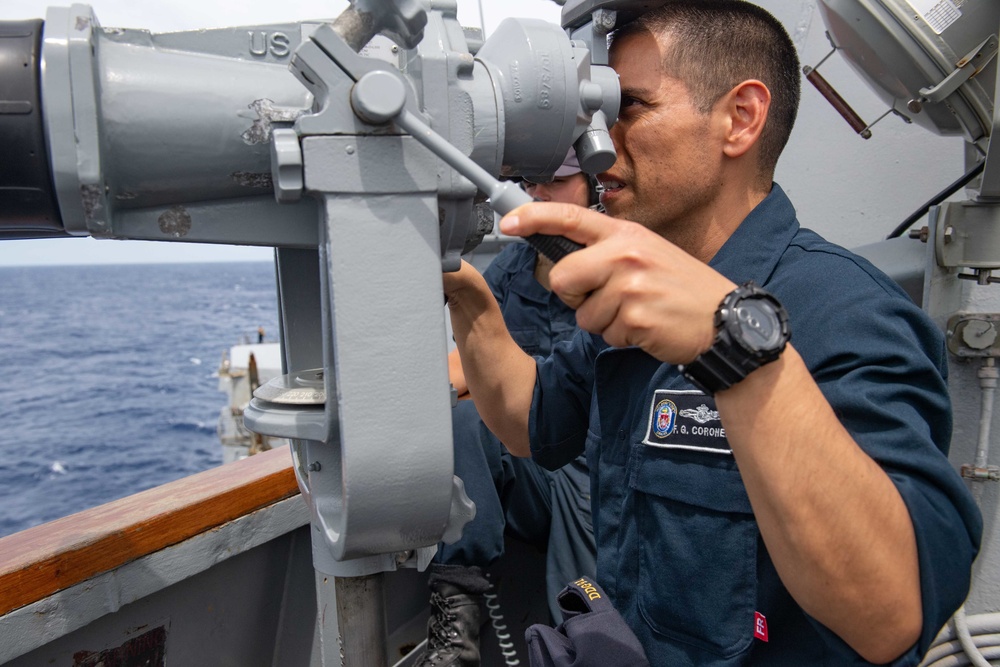 USS Pinckney (DDG 91) is underway in the Pacific Ocean